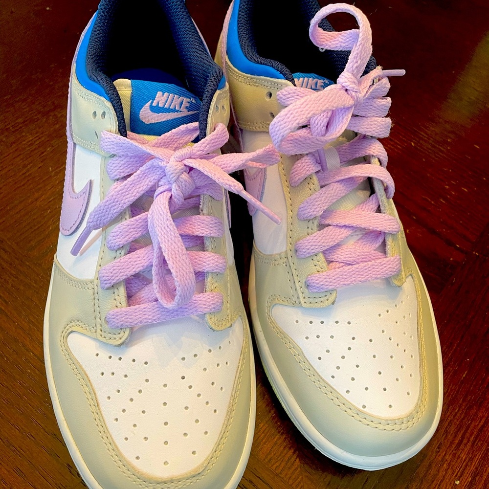 Big boys Nike Low dunk shoes,blue and lavender- size 5.5, W-7